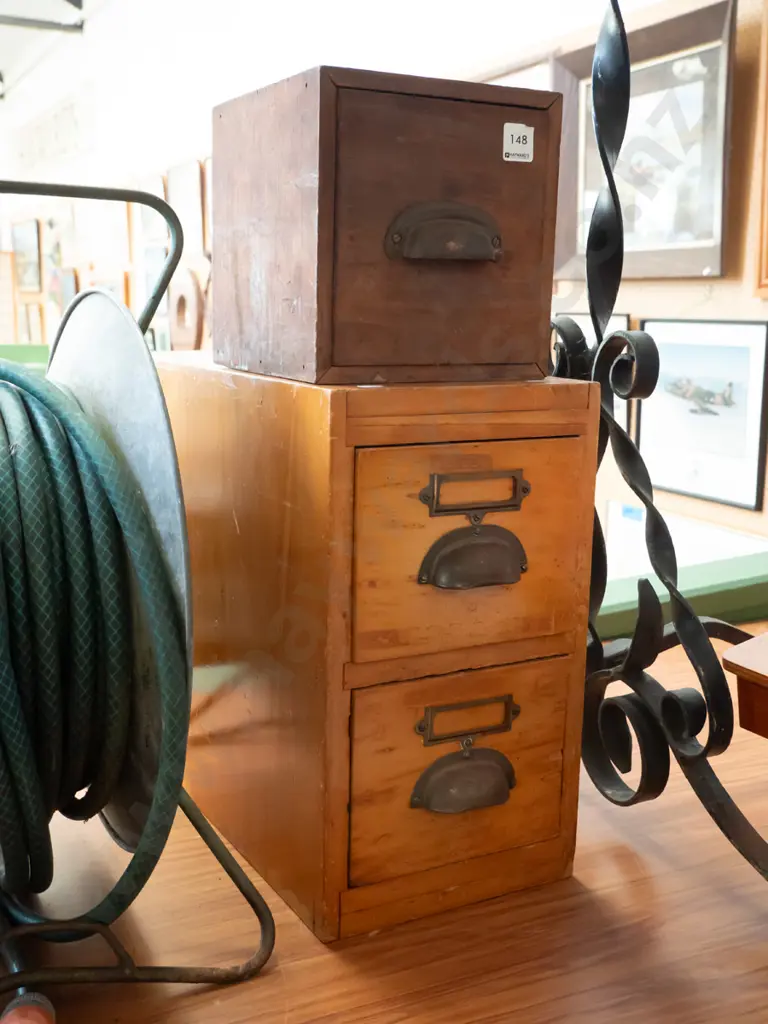 1x small 2 drawer index filing cabinet H-400, 1x small single drawer wooden cabinet Image 1++