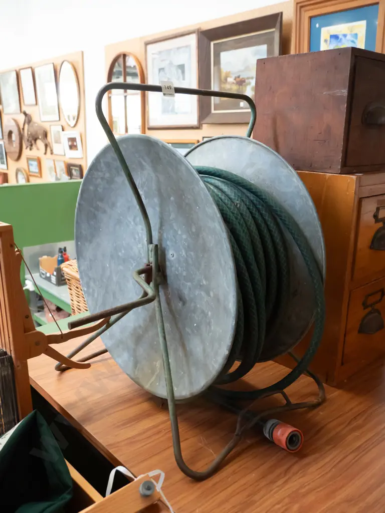 metal hose reel and hose Image 1++