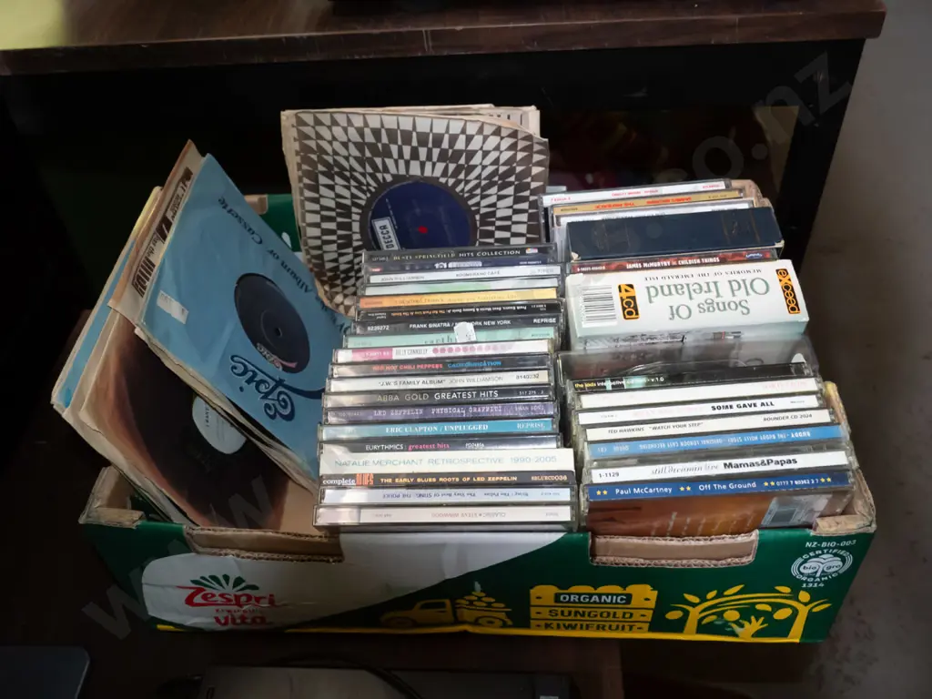 box; 45s, CDs Image 1++