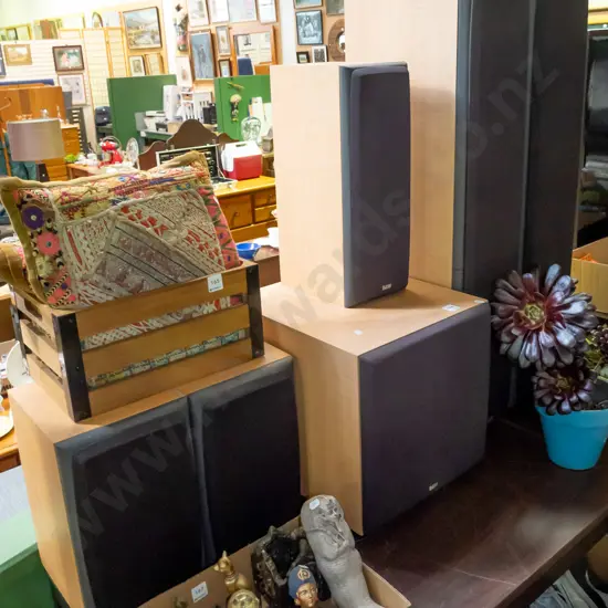 B&W surround sound system - 6 speakers