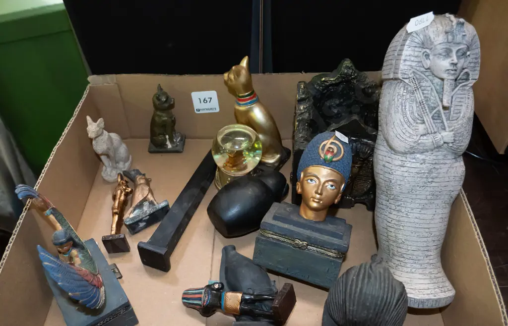 box; Egyptian souvenir items Image 1++
