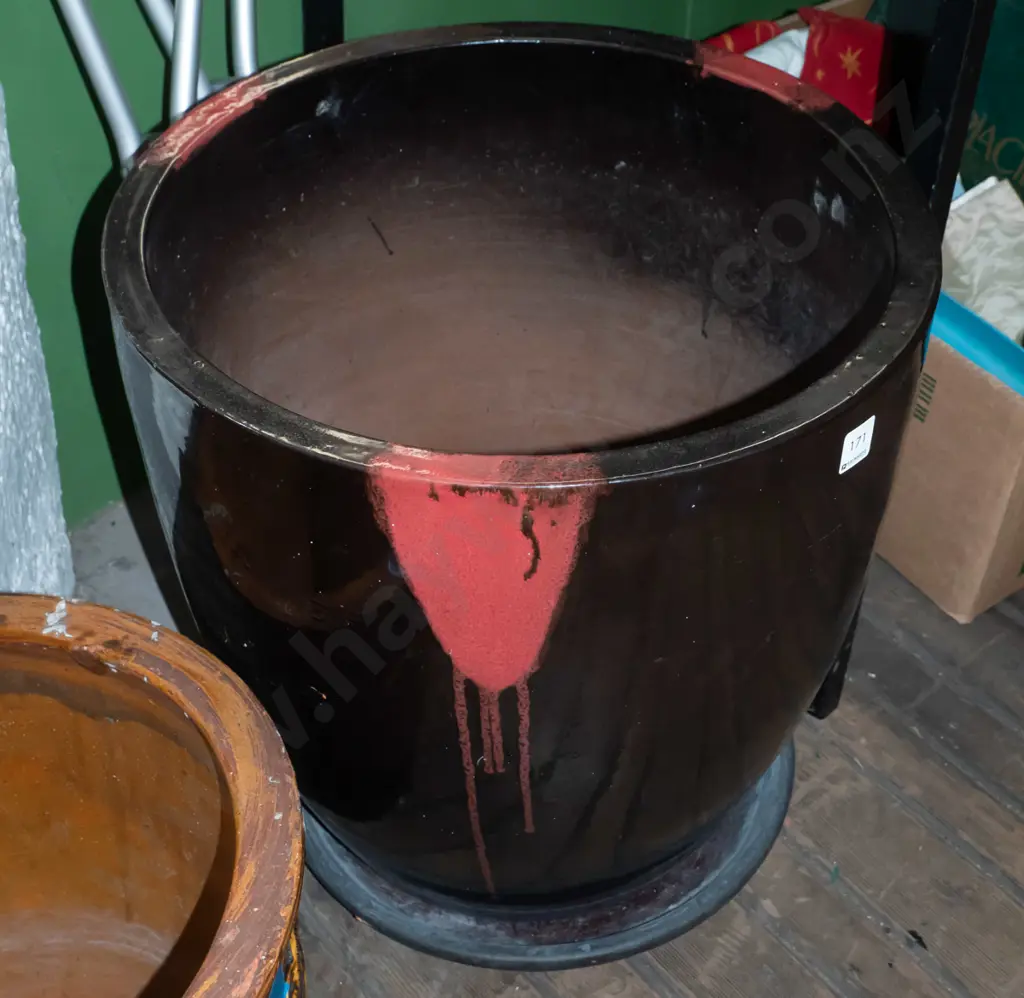 large black and red glazed planter H-500 Image 1++