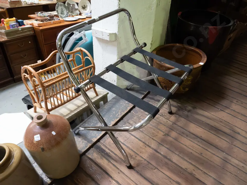 suitacse stand Image 1++