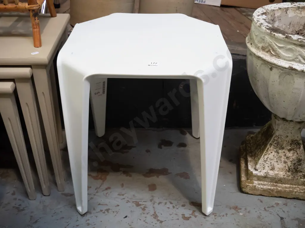white plastic end table Image 1++