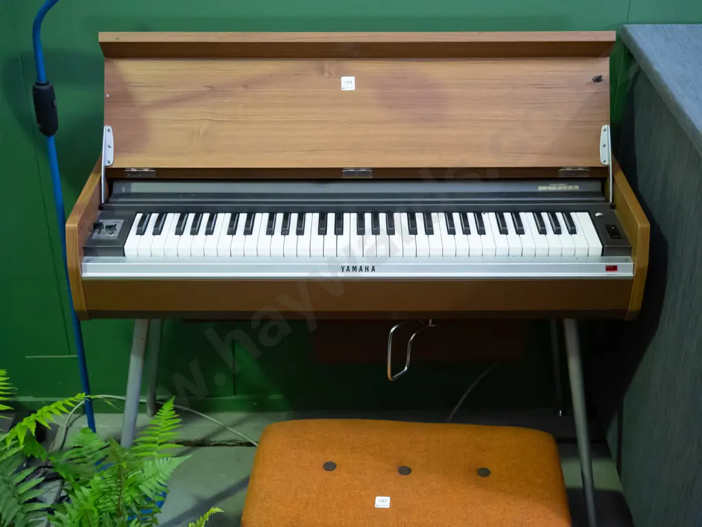 retro Yamaha reed organ Image 1++
