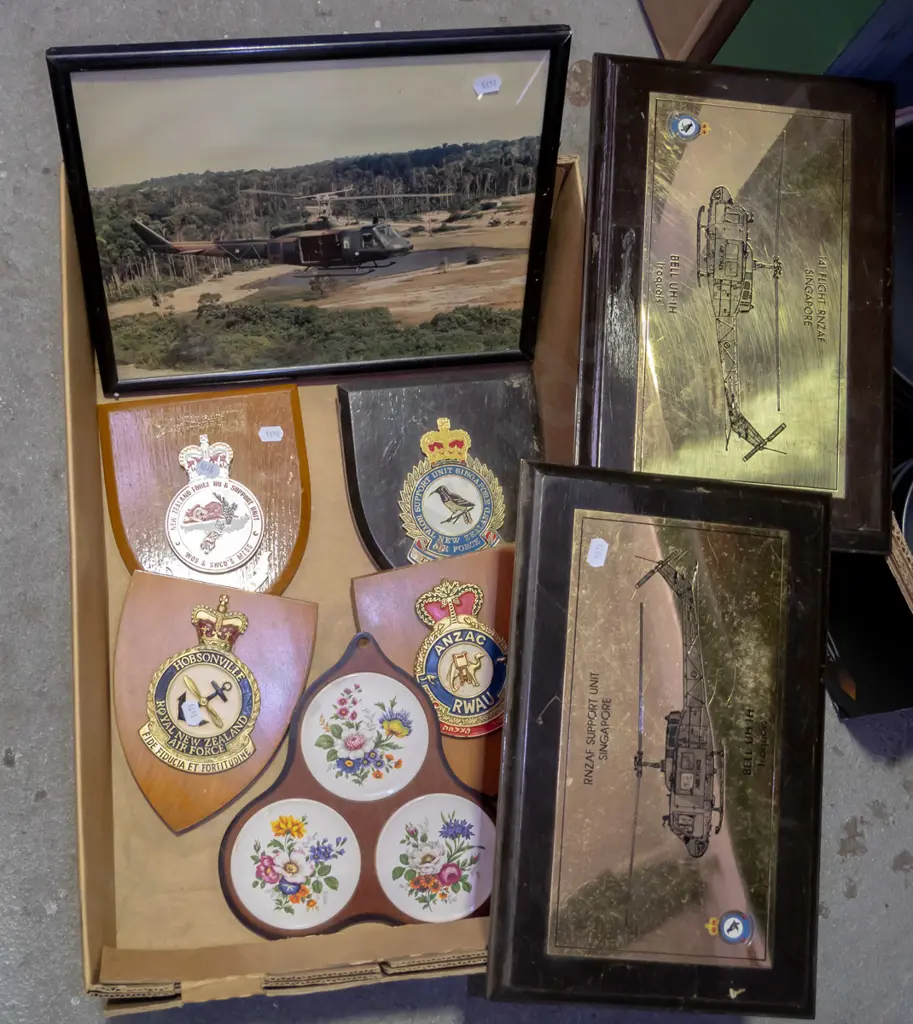 box; Airforce shields, wall mounted floral dishes Image 1++
