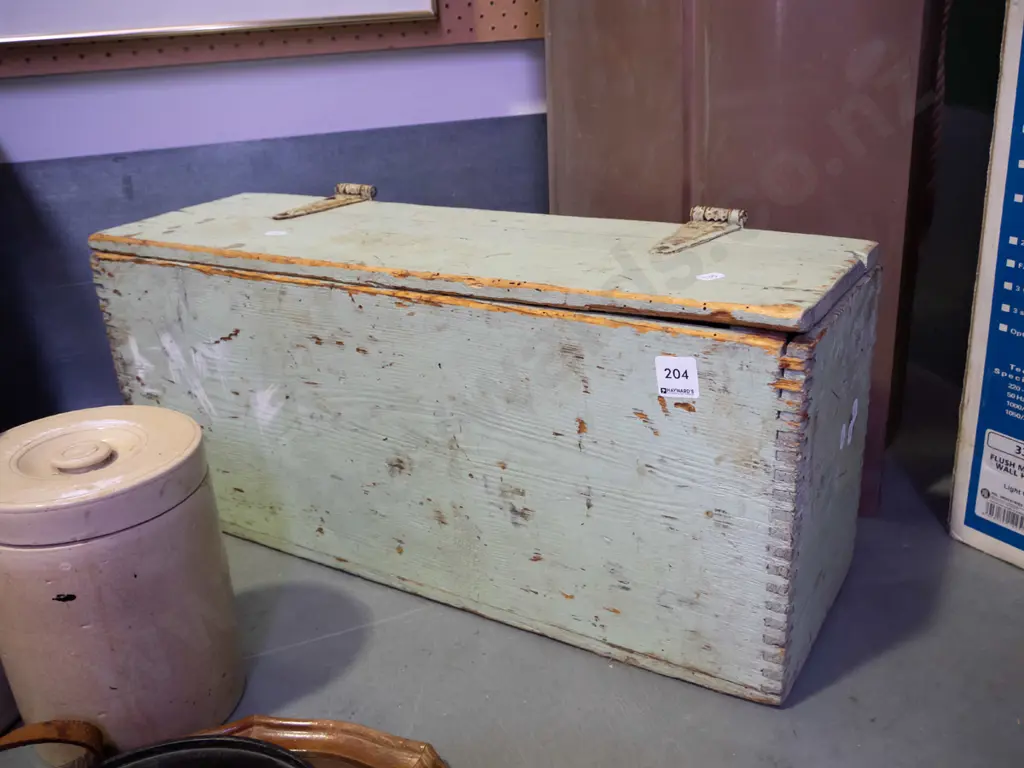 small cedar tool chest H-270 W-600 D-190 Image 1++