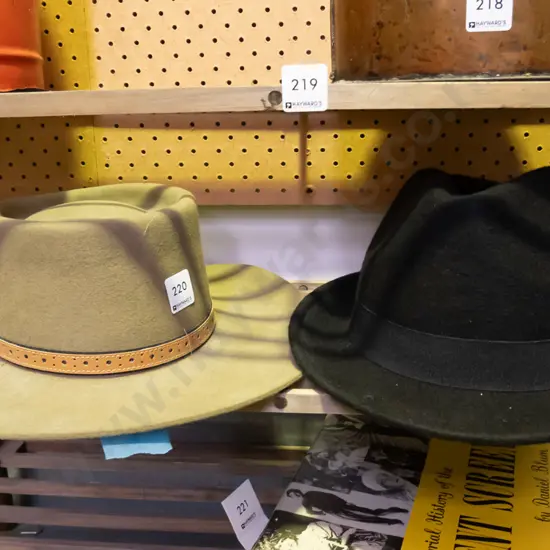 2x gents hats