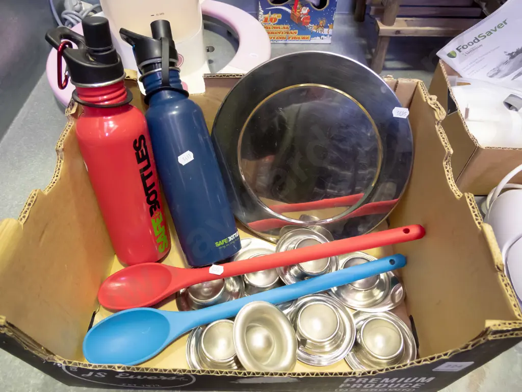box; drink bottles, spoons, plate, stainless steel egg cups Image 1++
