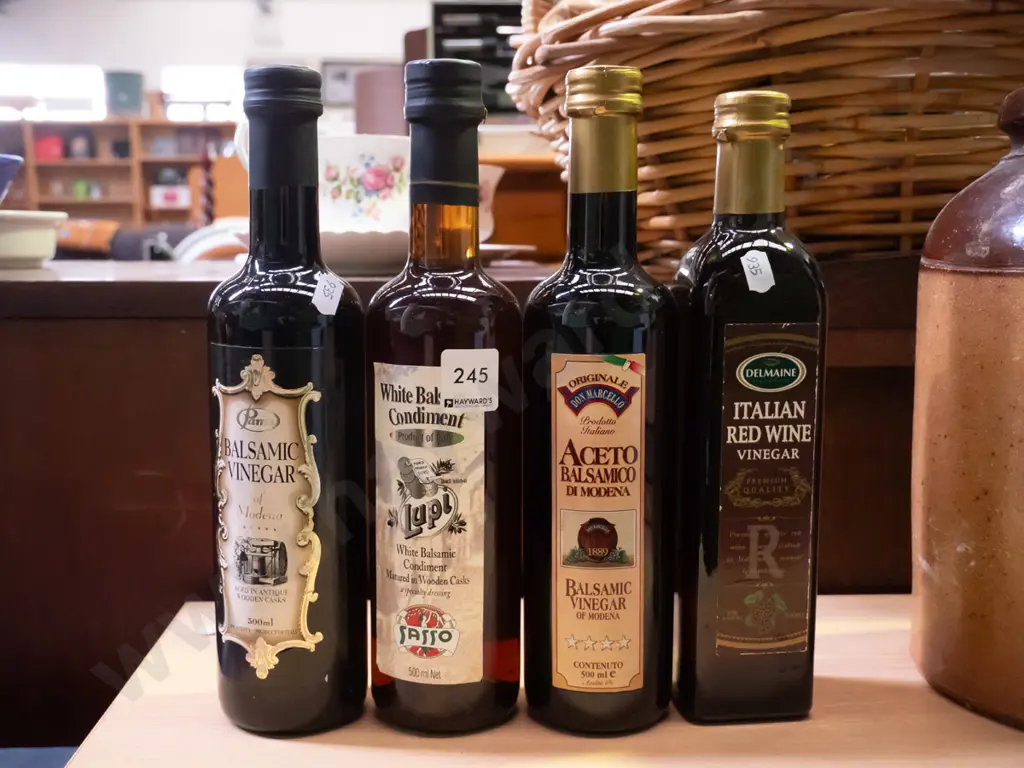 4x bottles of vinegar Image 1++