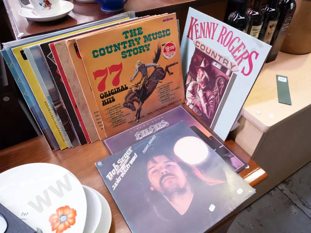 LPs; Bob Segar, Bee Gees, Kenny Rogers etc Image 1++