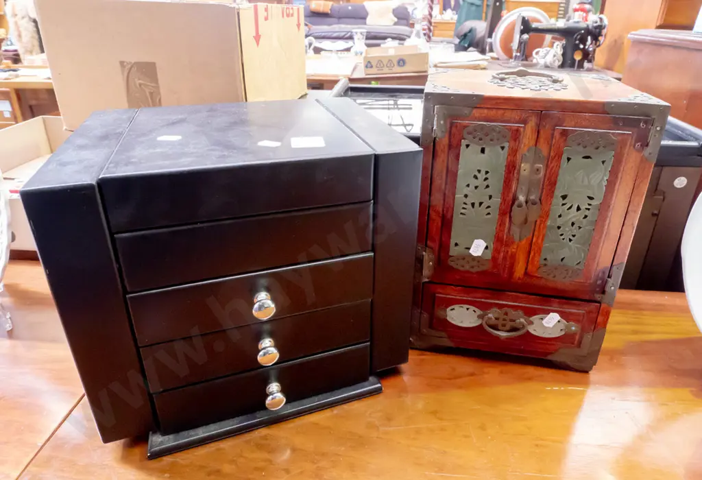 small jewellery chest, Asian jewellery chest - doors need attention H-280 Image 1++