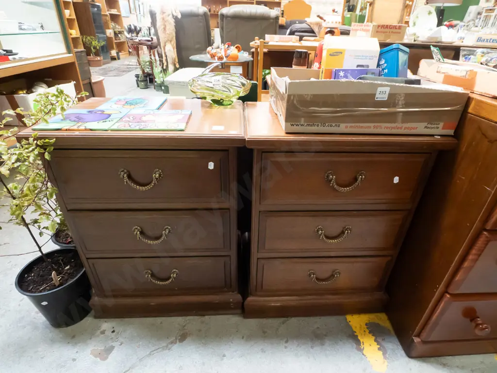 2x mahogany 3 drawer bedside cabs  Image 1++