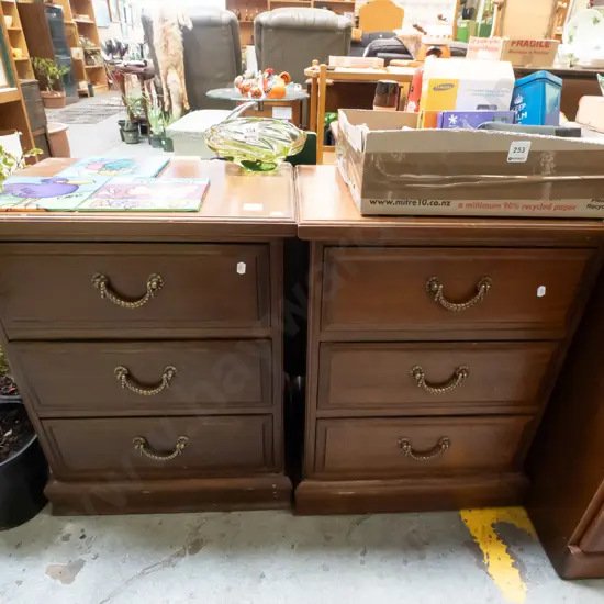 2x mahogany 3 drawer bedside cabs 