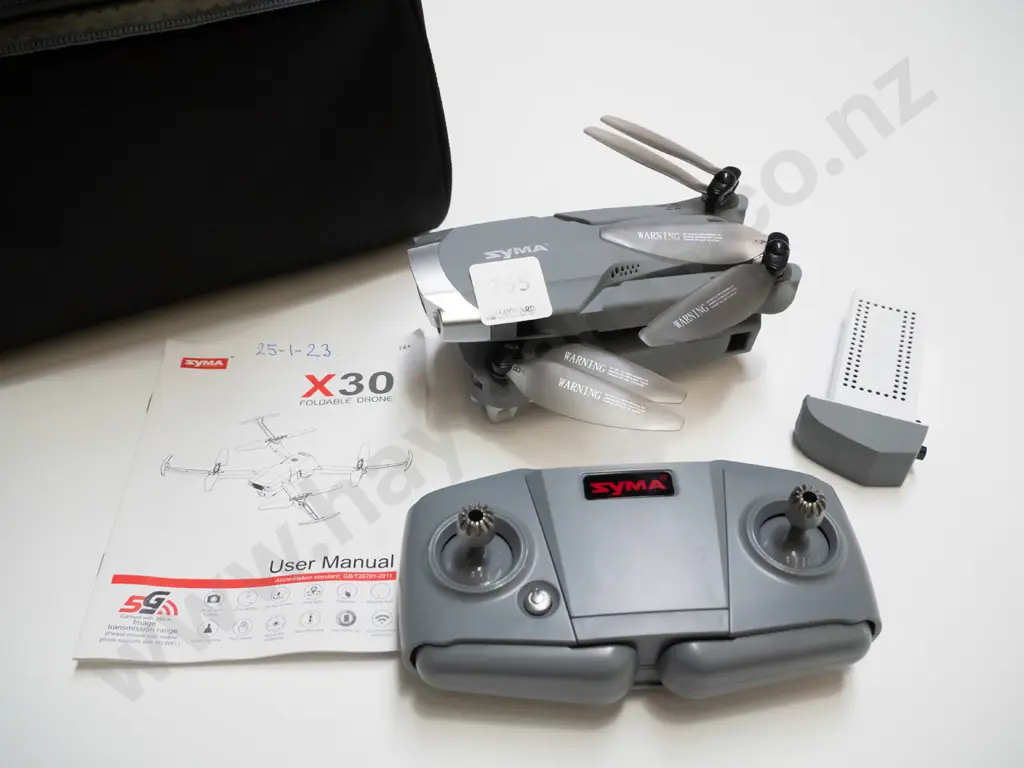 Syma drone in bag Image 1++
