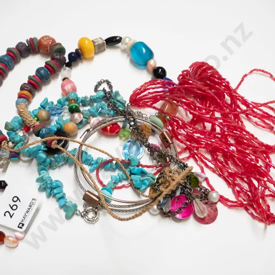 costume jewellery necklaces etc