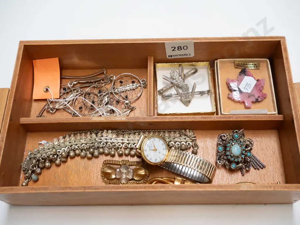 wooden segmented tray and contents;  brooches, watches, pendant etc Image 1++