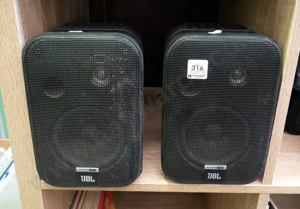 JBL bookcase speakers Image 1++