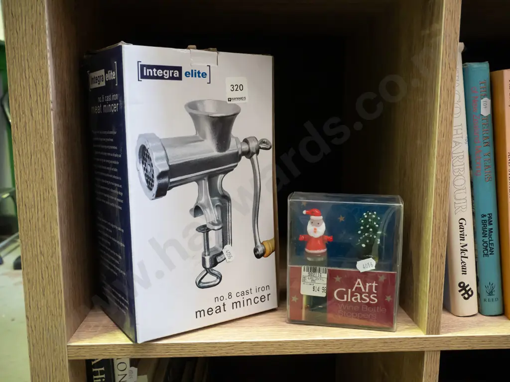 as-new boxed bench top mincer, art glass Xmas wine bottle stoppers Image 1++