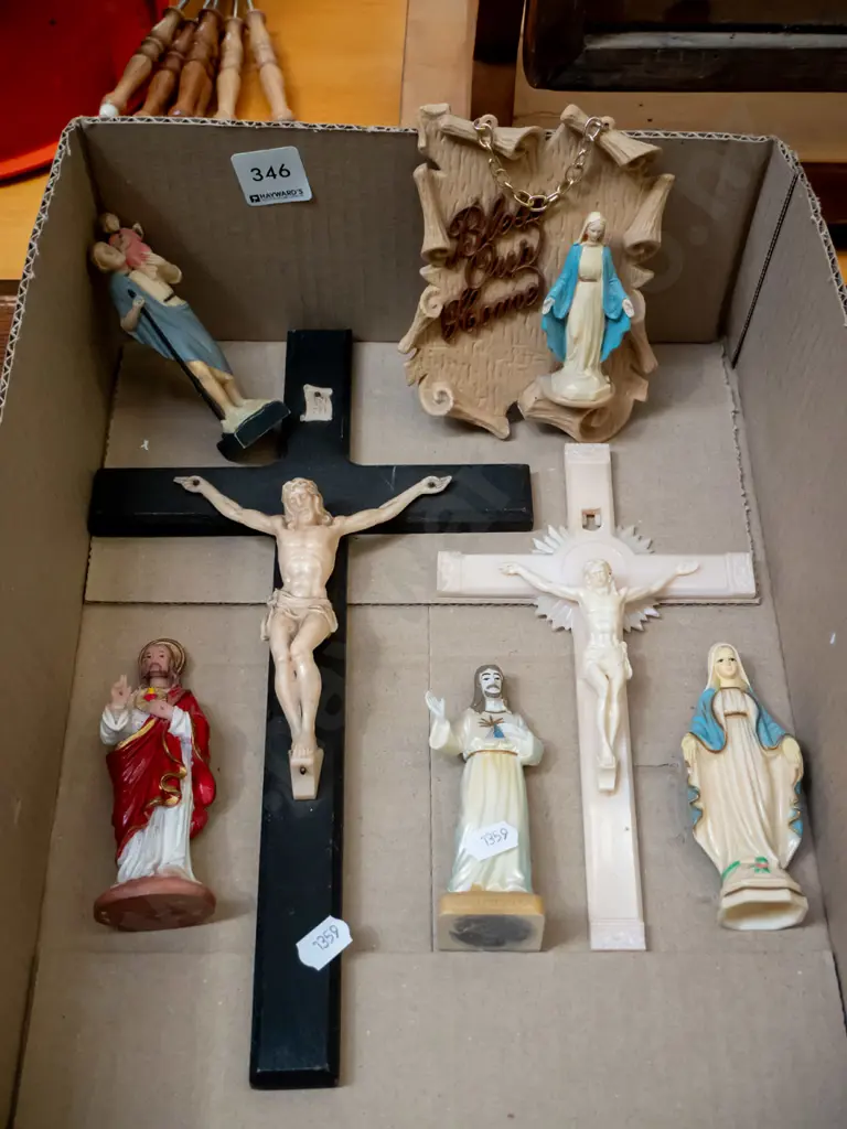 box; crucifix, religious figurines Image 1++