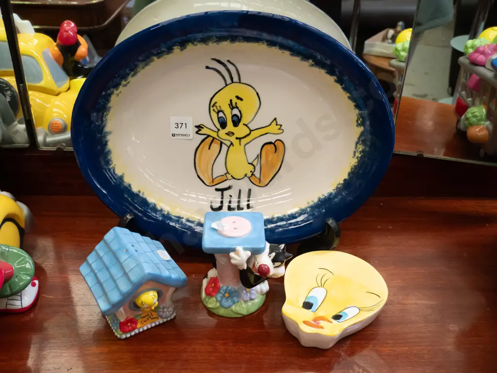 4x Tweetie Bird; salt & pepper, ashtray, bowl Image 1++