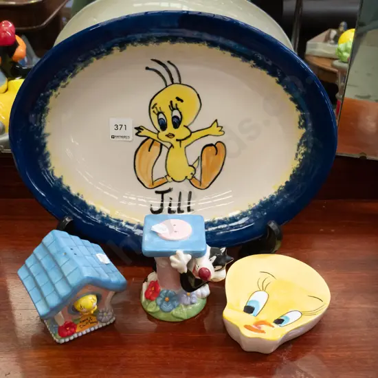 4x Tweetie Bird; salt & pepper, ashtray, bowl