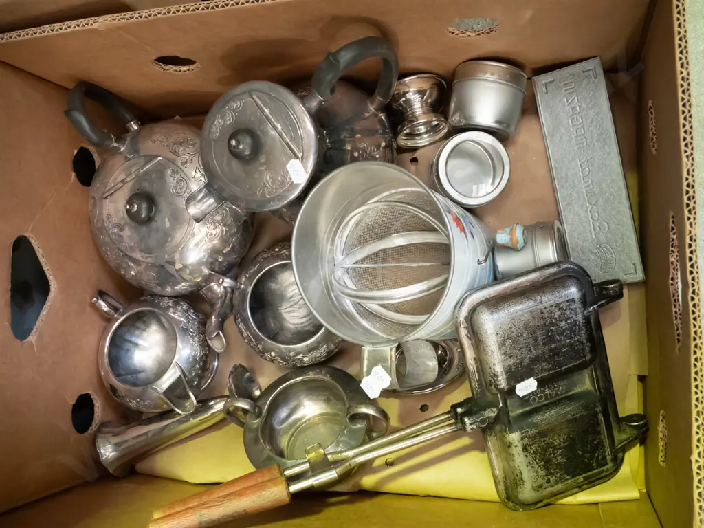 box; plated ware, camp fire toastie pie, flour sifter etc Image 1++