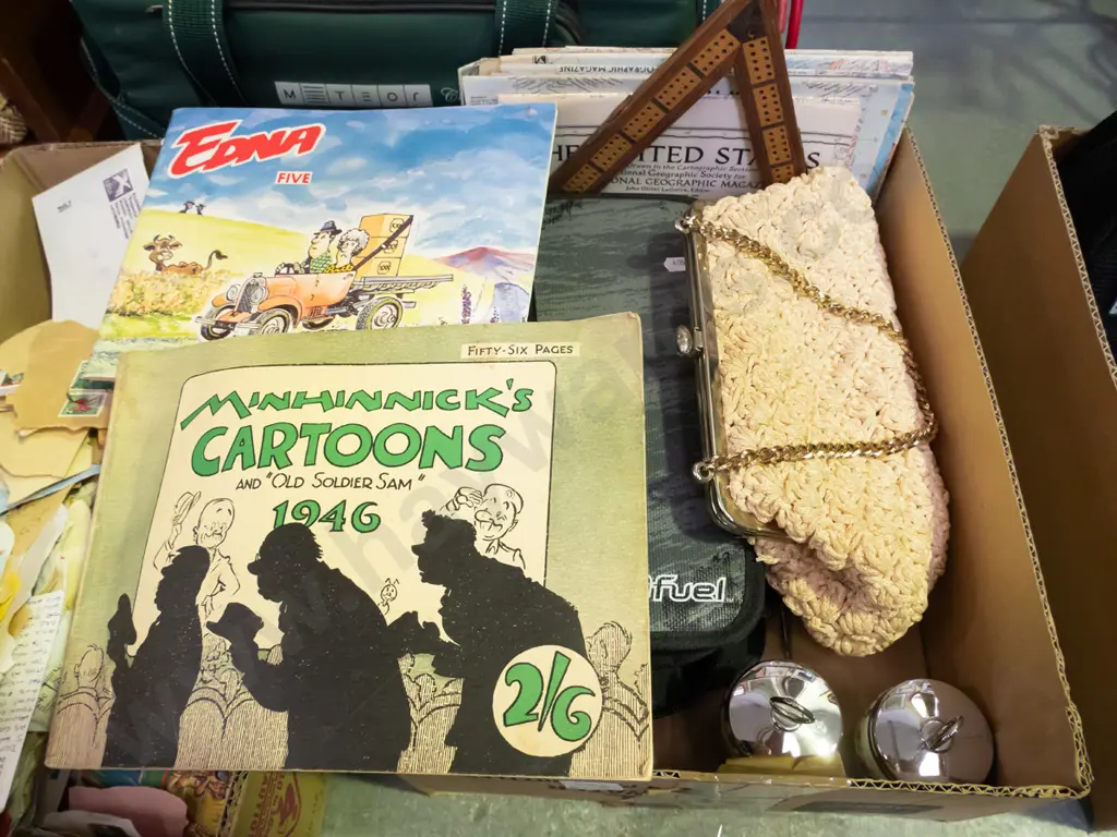 box; maps, CDs, cribbage scorer etc Image 1++