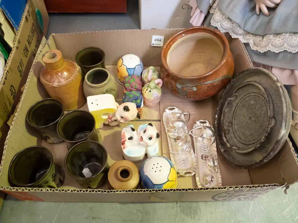 box; ink bottle, Japanese sake cups, bowl, salt and peppers etc Image 1++