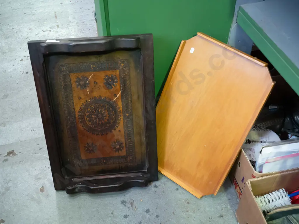 2x wooden trays - 1 with fold out legs Image 1++