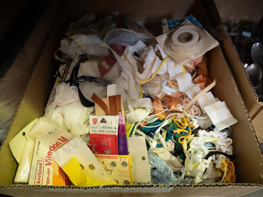 box; ribbons, hooks, braiding etc Image 1++