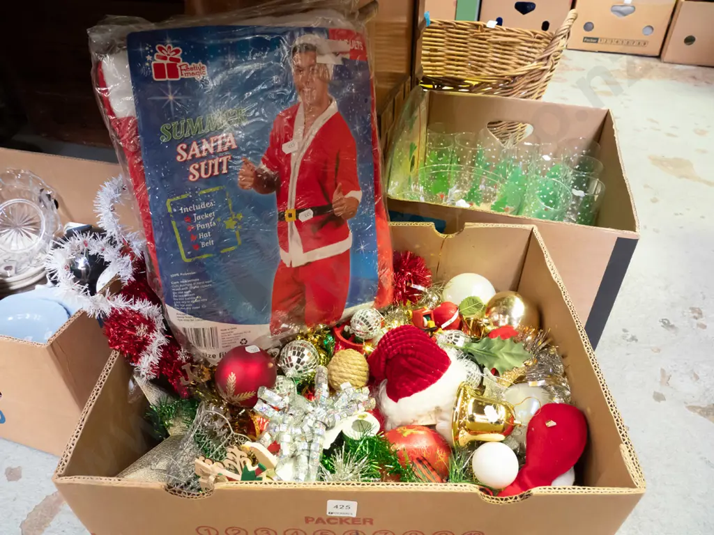 box; Santa suits, Xmas decorations Image 1++