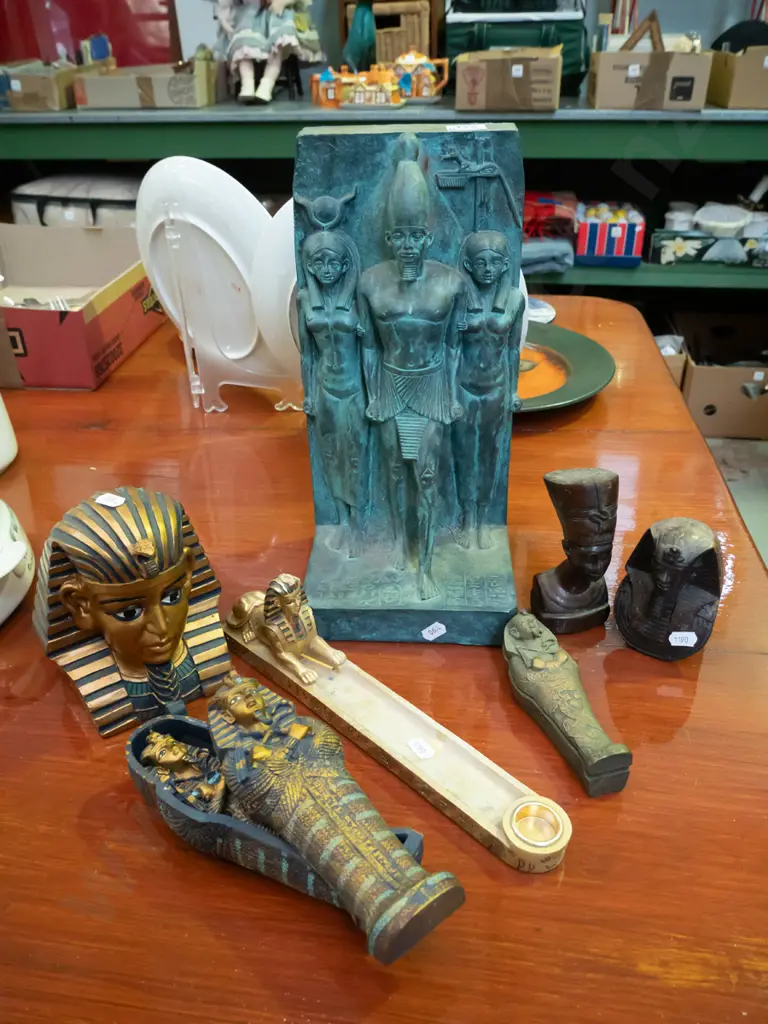assorted Egyptian souvenir items Image 1++