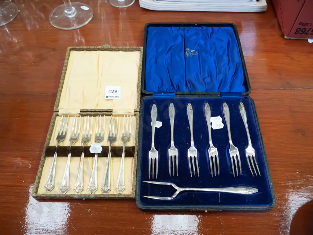 2x sets of cake forks Image 1++