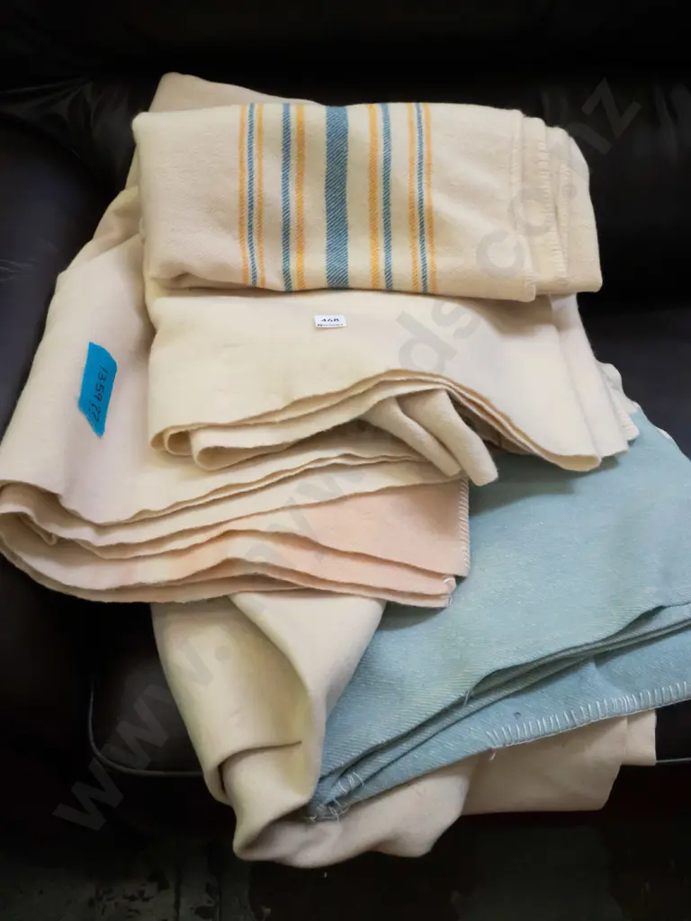 2x woollen blankets Image 1++