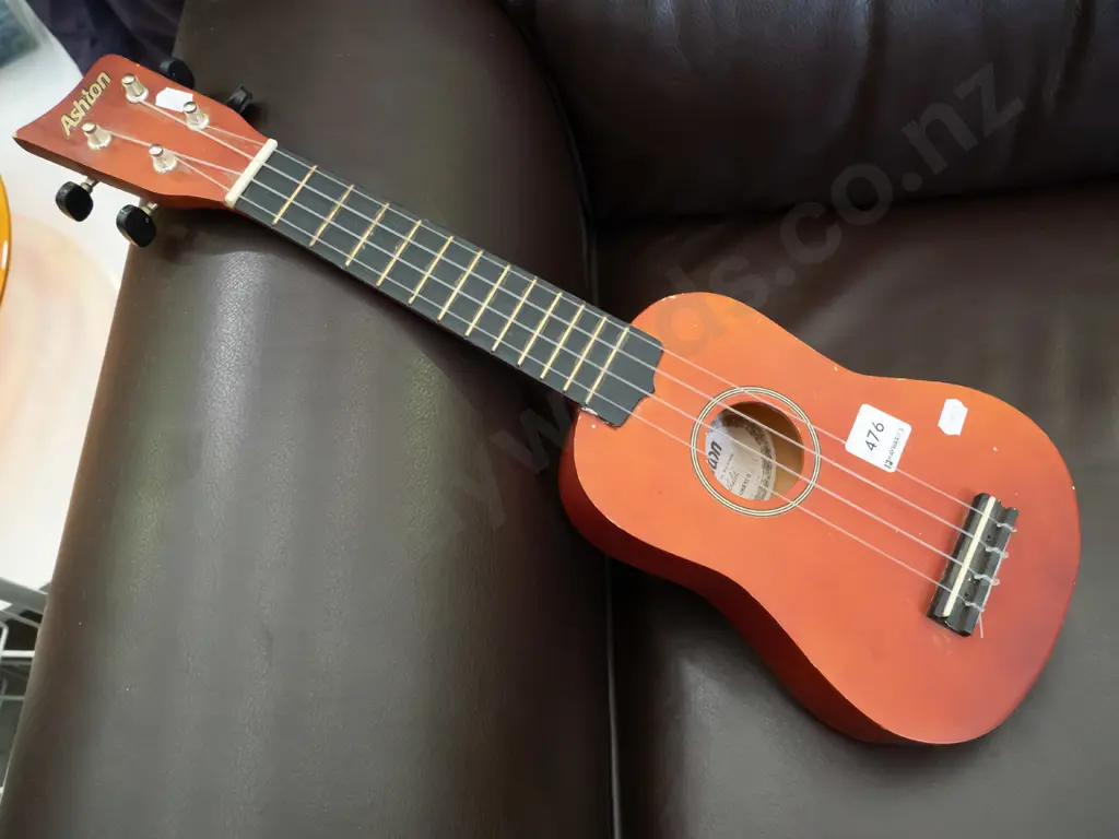 Ashton ukelele Image 1++