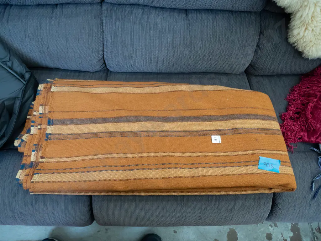 large piece of woven fabric Image 1++