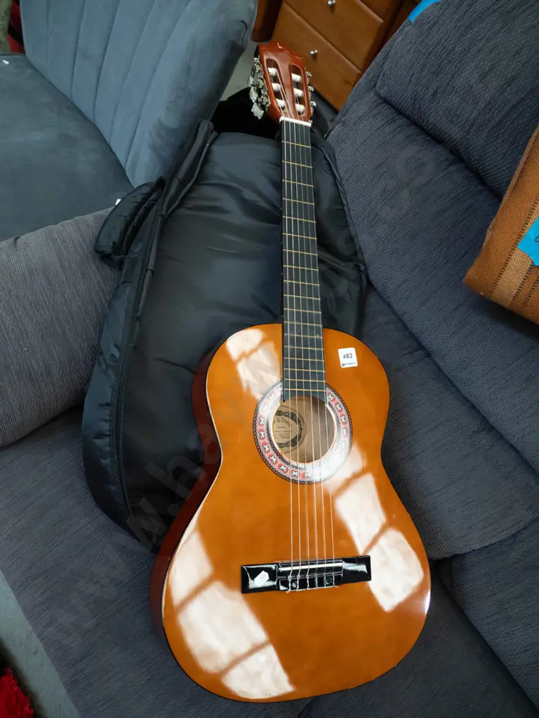 Jack & Danny 3/4 size classical acoustic guitar Image 1++