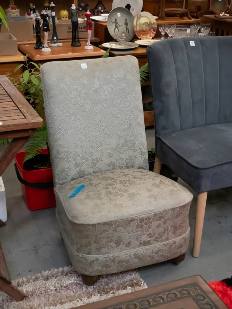 upholstered nursing chair Image 1++