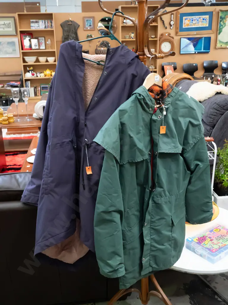 2x rain coats Image 1++