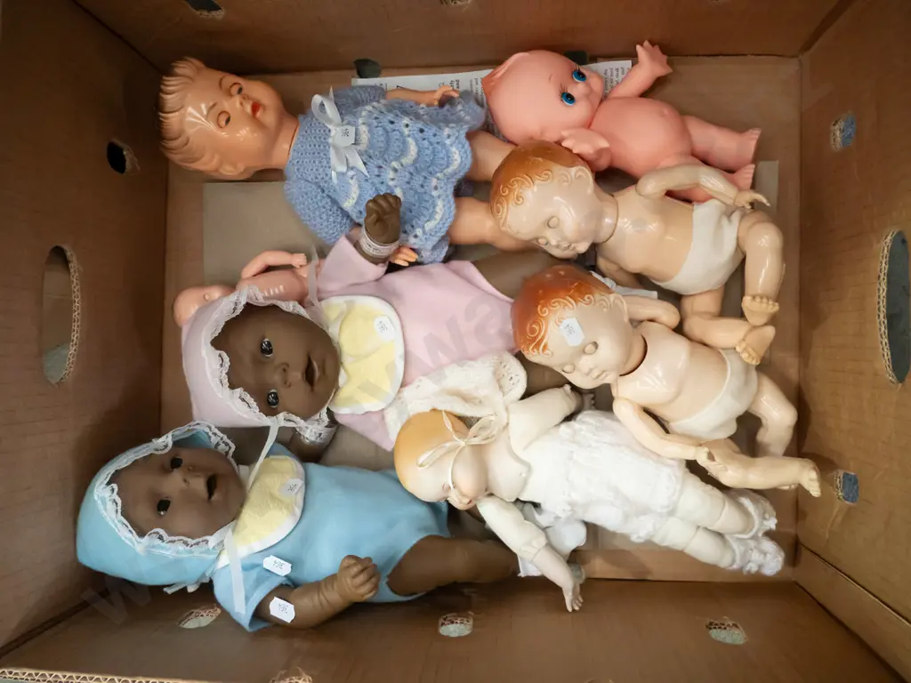 box of vintage dolls Image 1++