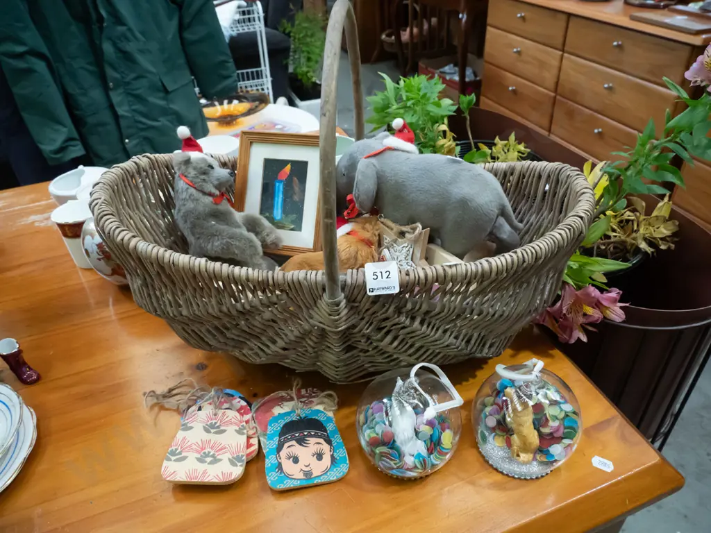 cane basket, elephant bear, Xmas decorations Image 1++