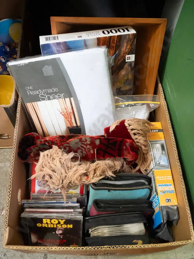 box; CDs, CD wallet, insect window screen, puzzle etc Image 1++
