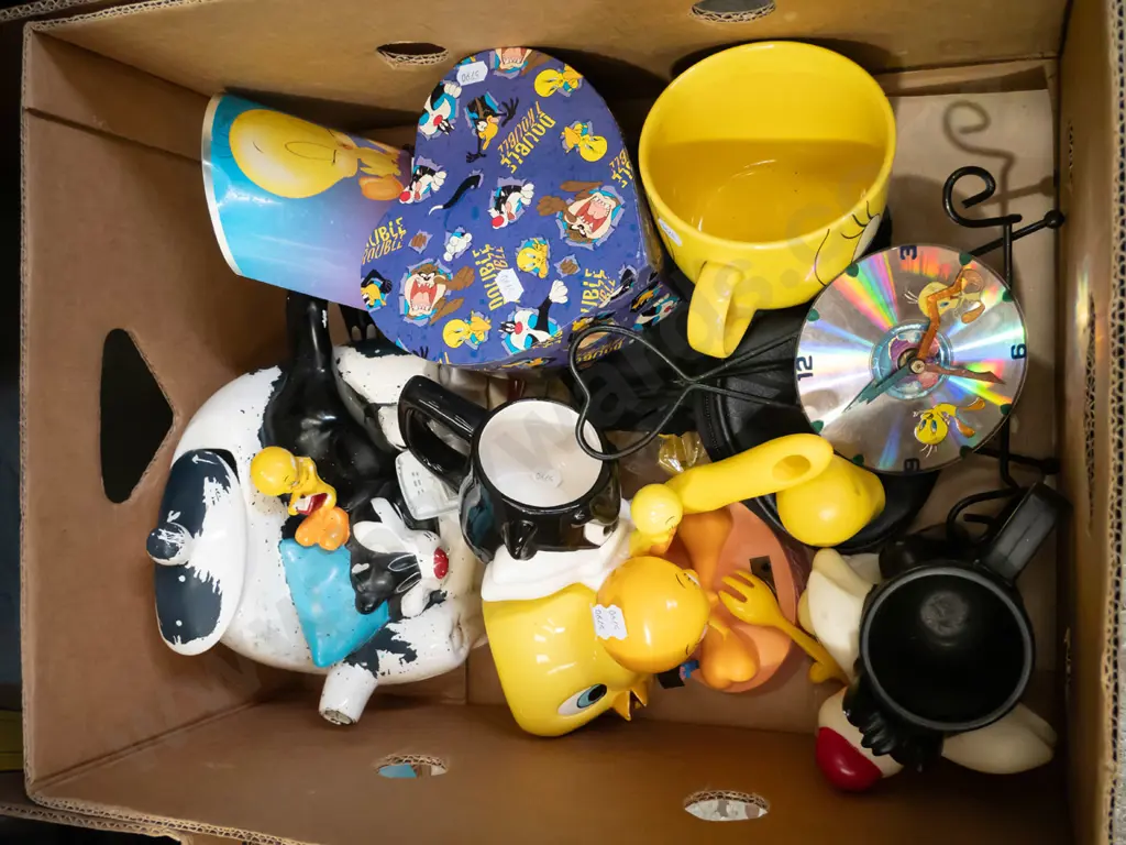 box; Tweetie Bird collector items Image 1++