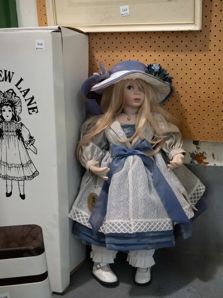 Hillview Lane display doll  Image 1++
