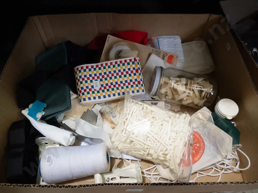 box; curtain hooks, threads, tape measure etc Image 1++