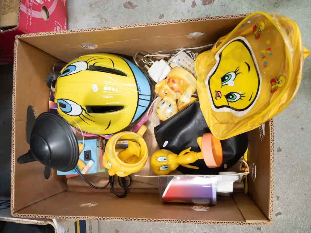 box; Tweetie Bird collector items Image 1++