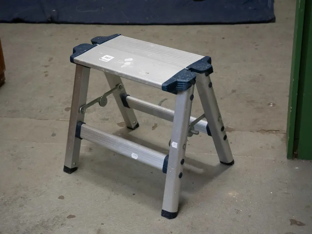 small foldaway footstool Image 1++