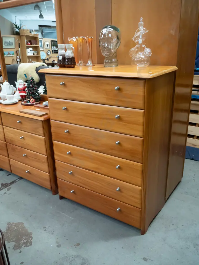 modern rimu 6 drawer tallboy H-1200 W-890 D-470 Image 1++