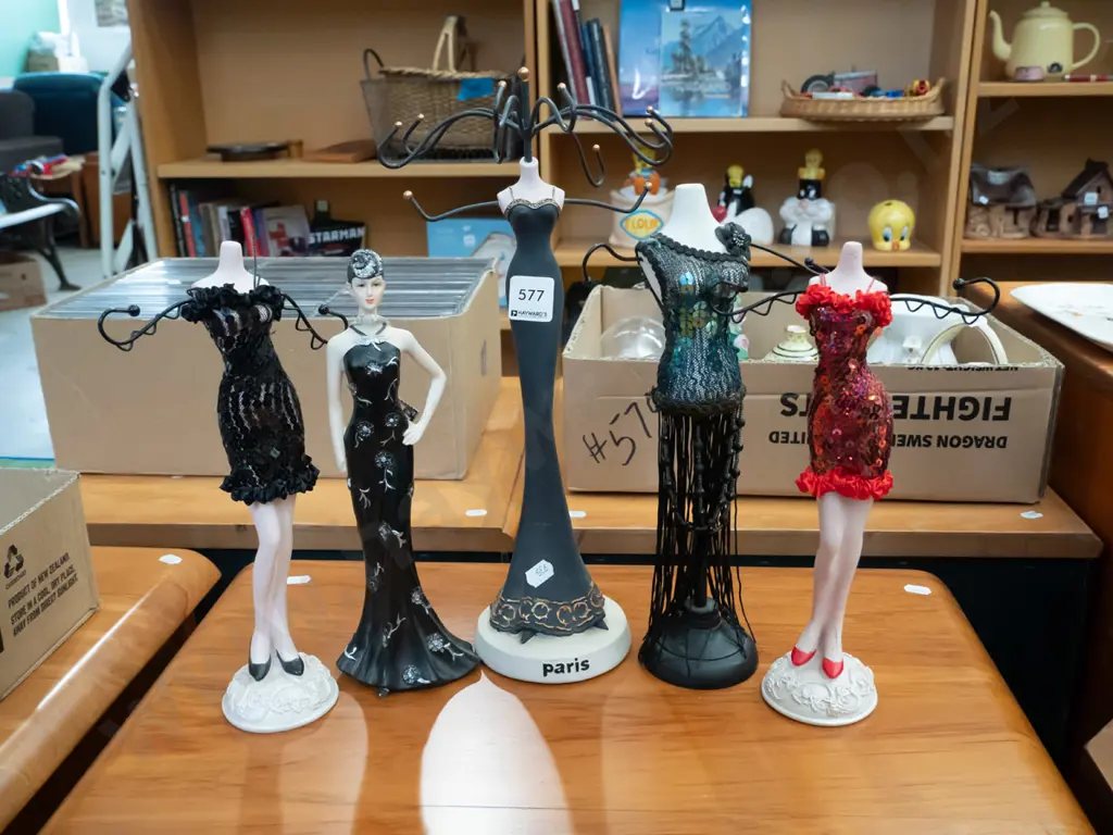 5x novelty jewellery stands Image 1++